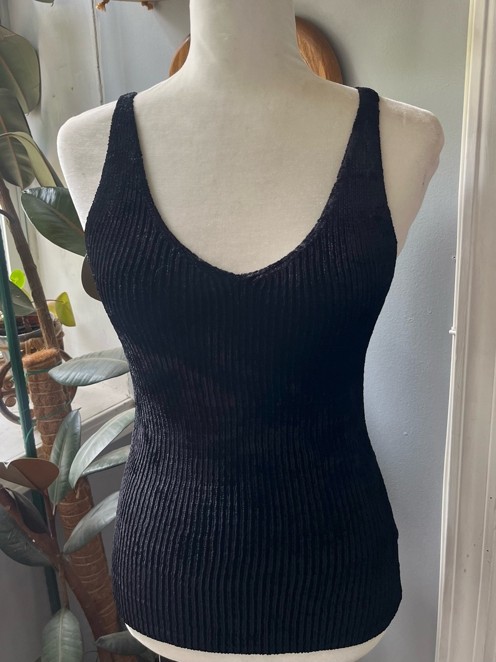 Henri Bendel Black Velvet Ribbed V-Neck Tank Top Size Large NWT